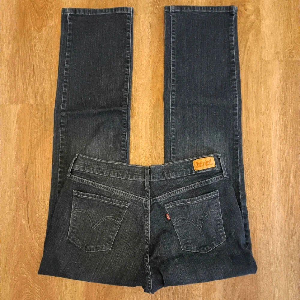 Levi's 505 Straight Leg dark blue wash. 12M